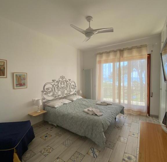 اتاق لوکس با چشم‌انداز دریا, Villa Luisa B&b