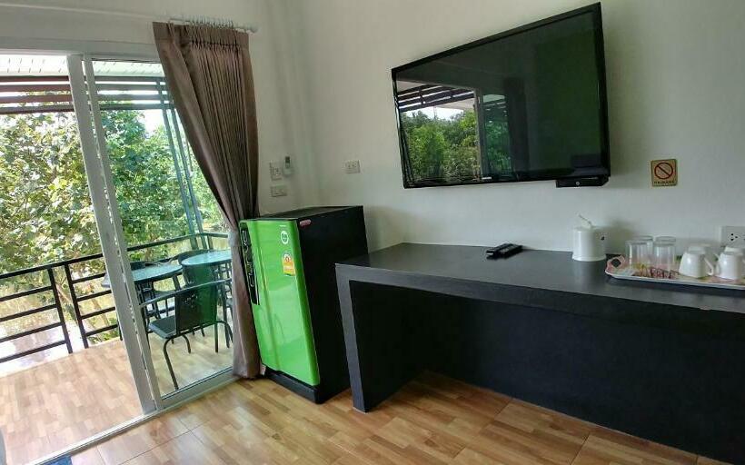 Номер Deluxe, โรงแรม ทิพย์บุรี ริเวอร์ไซค์