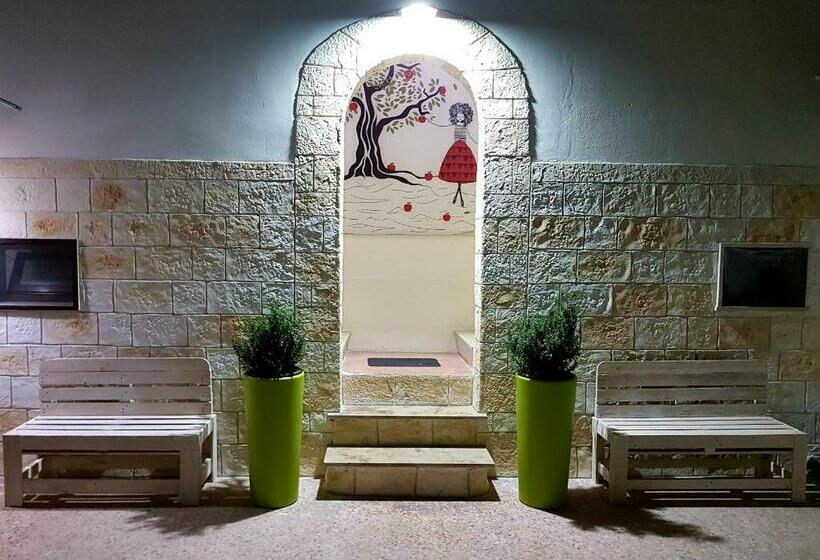 غرفة قياسية ثلاثية, Room N.22