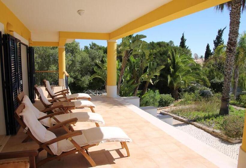 اتاق لوکس, Vila Florina