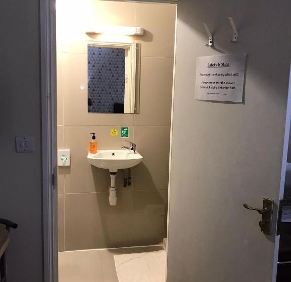 スタンダードトリプルルーム, Victorin House   All Rooms Are En Suite