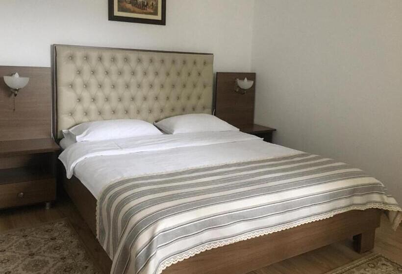 1 Bedroom Apartment Lake View, Pensiunea Encian