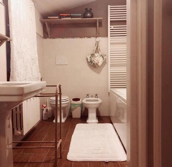 اتاق استاندارد با سرویس بهداشتی مشترک, La Casa Di Marla