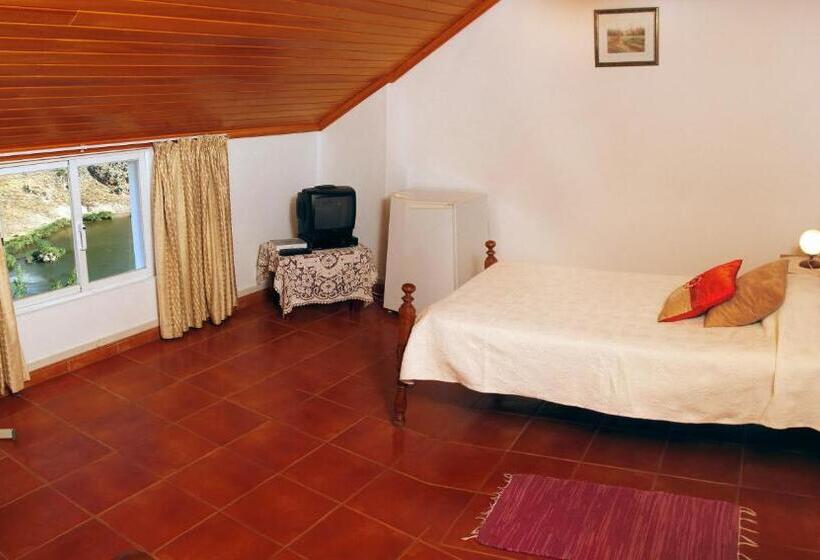 اتاق استاندارد سه نفره, Alojamentos Oasis