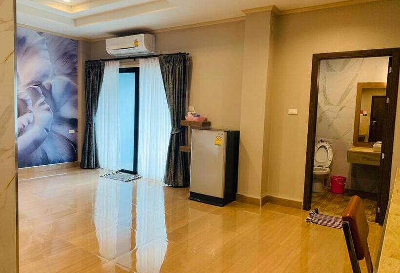 سوییت جونیور با بالکن, โรงแรมมาลินี
