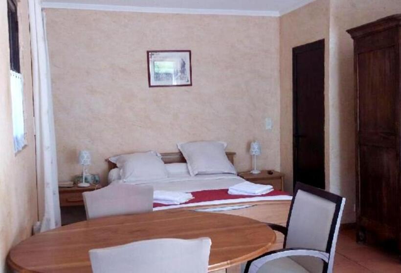 Номер Стандарт Трехместный, Chambres D Hôtes La Cavalière