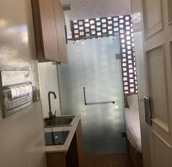 استودیوی استاندارد, Supertramp S House