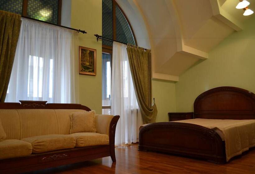 اتاق راحتی, Dynasty Apartments