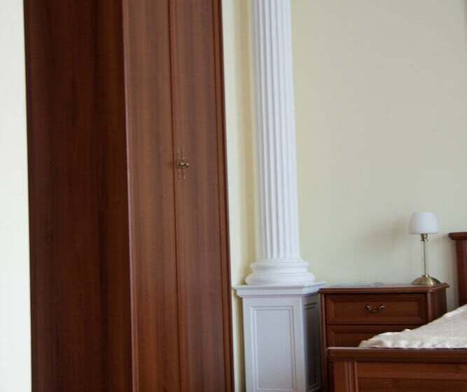اتاق لوکس با بالکن, Dynasty Apartments