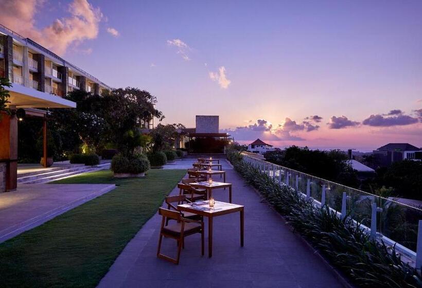 اتاق استاندارد با بالکن و چشم‌انداز باغ, Four Points By Sheraton Bali, Ungasan