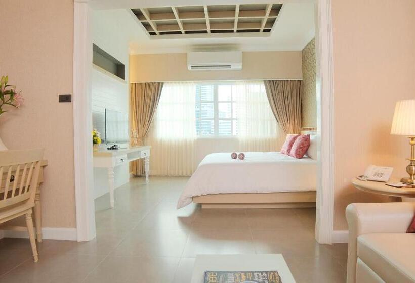 Номер Deluxe, The Raya Surawong Bangkok