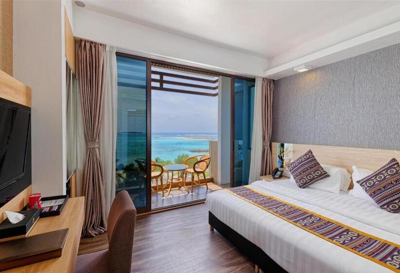 اتاق لوکس با بالکن و چشم‌انداز دریا, Arena Beach