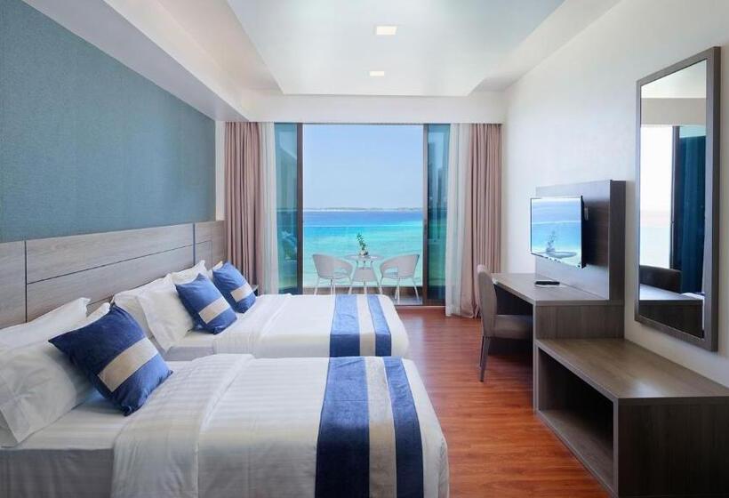 اتاق لوکس با بالکن و چشم‌انداز دریا, Arena Beach