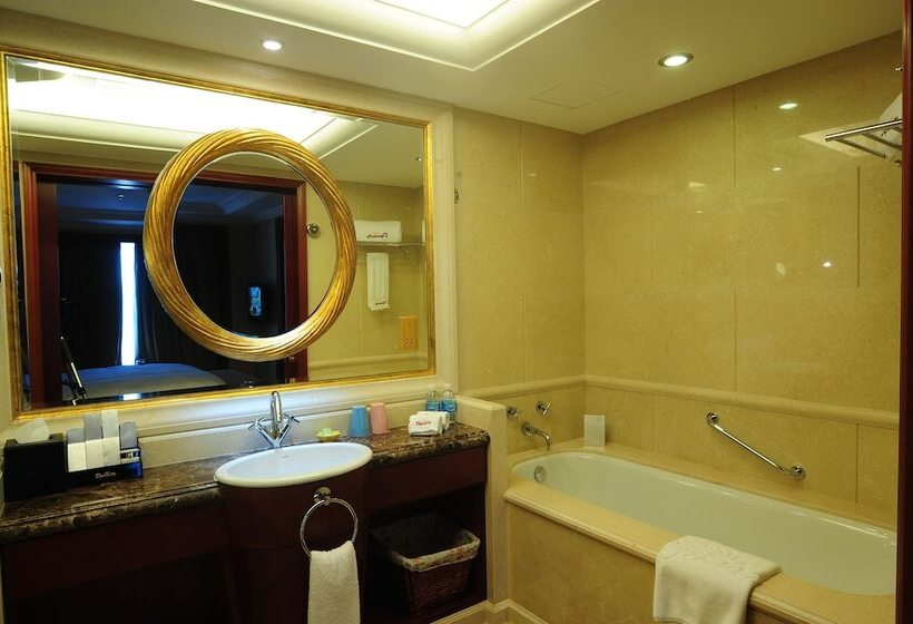 Номер Deluxe, Dynasty International Hotel Dalian