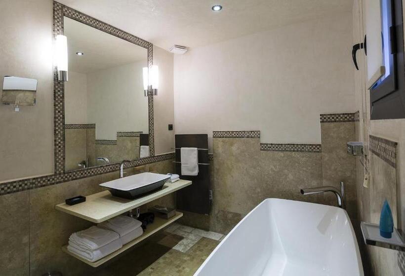 Полулюкс, Hostellerie Les Gorges De Pennafort