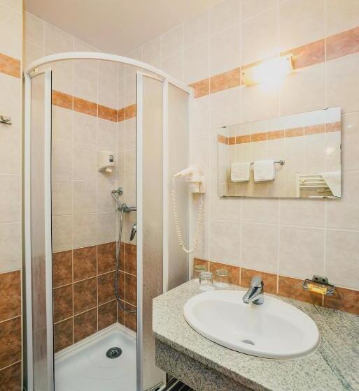 Трехместный Номер Стандарт с Балконом, Hungarospa Thermal