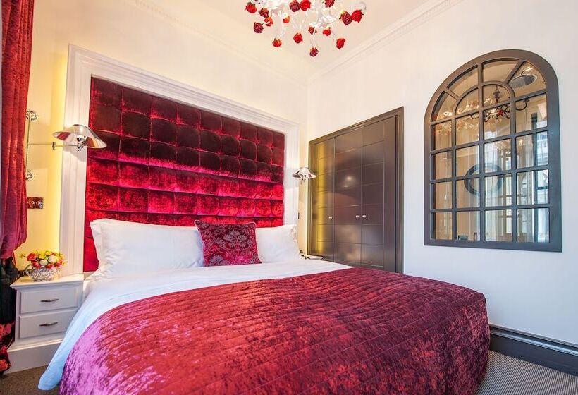 اتاق لوکس, The Exhibitionist