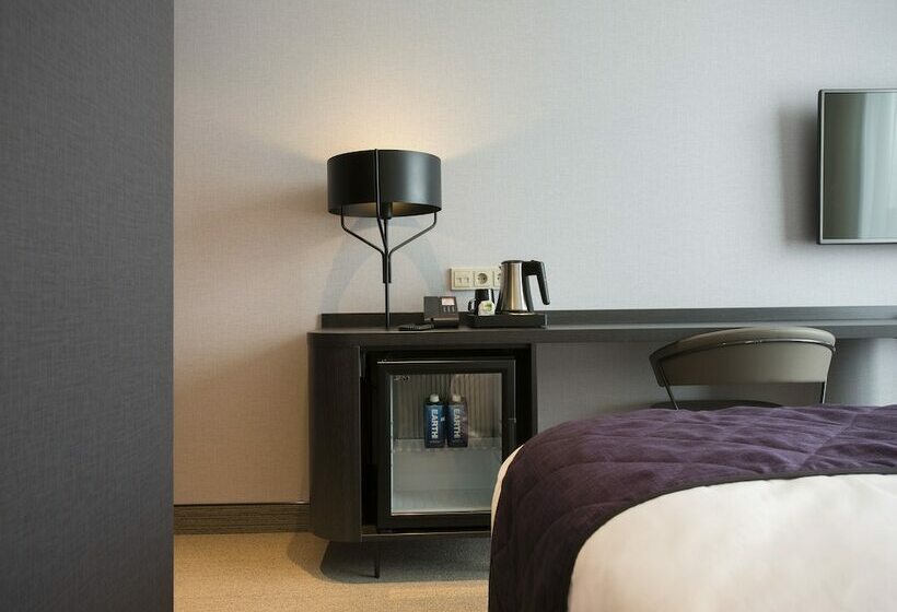 Standard Room, Corendon Amsterdam Newwest, A Tribute Portfolio