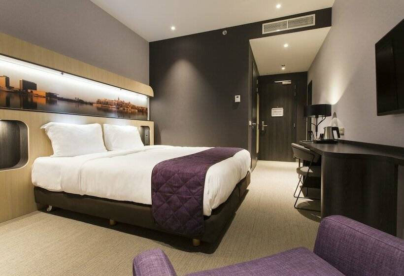 Standard Triple Room, Corendon Amsterdam Newwest, A Tribute Portfolio