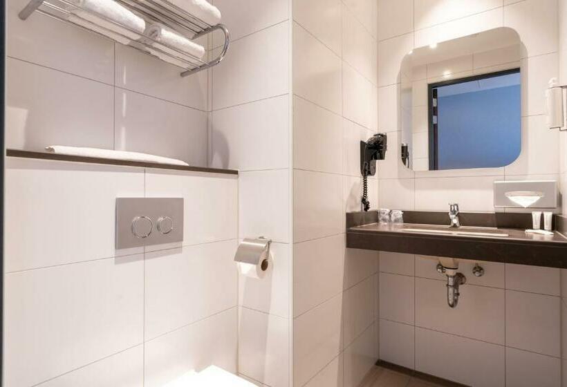 Standard Room, Corendon Amsterdam Newwest, A Tribute Portfolio