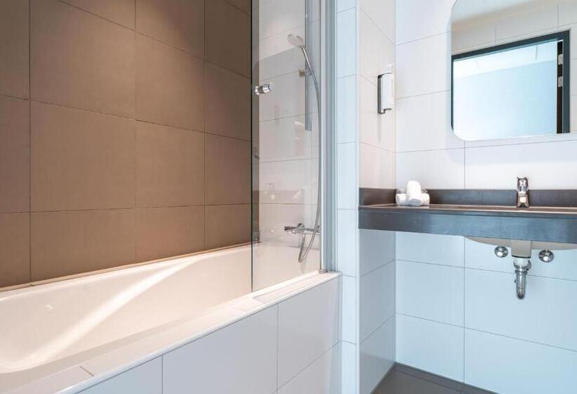 Standard Room, Corendon Amsterdam Newwest, A Tribute Portfolio