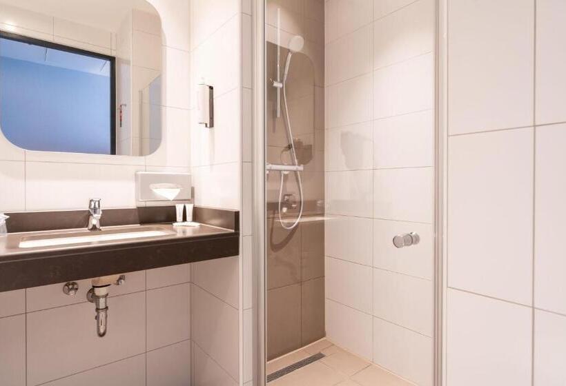 Standard Triple Room, Corendon Amsterdam Newwest, A Tribute Portfolio