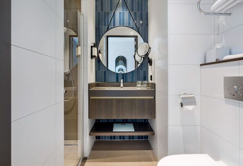 Standard Room, Corendon Amsterdam Newwest, A Tribute Portfolio