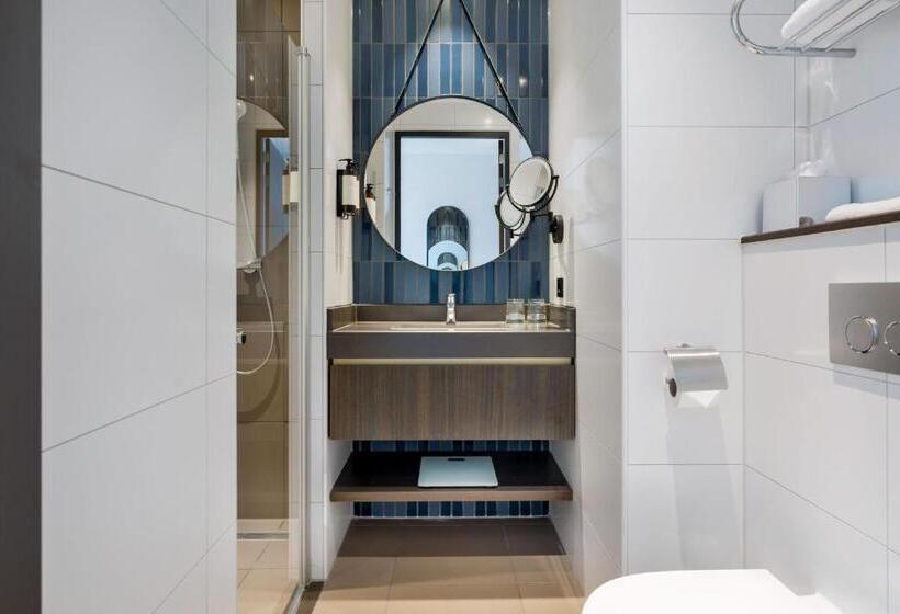 Standard Room, Corendon Amsterdam Newwest, A Tribute Portfolio