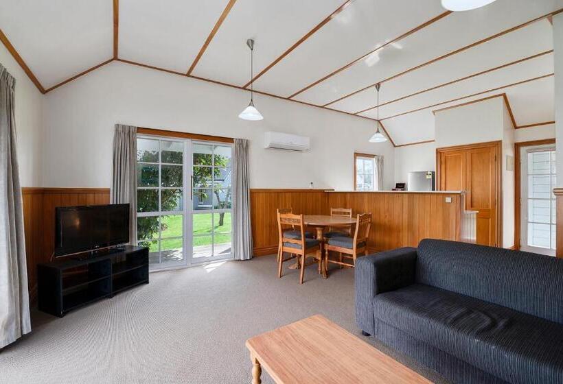 ویلای 2 خوابه, Huka Falls Resort