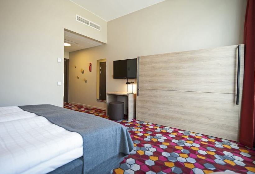 Семейный Номер, Motel L Hammarby Sjöstad