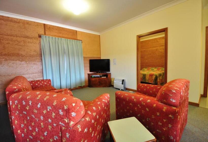 Апартаменты 2 Спальни, Mud Hut Motel