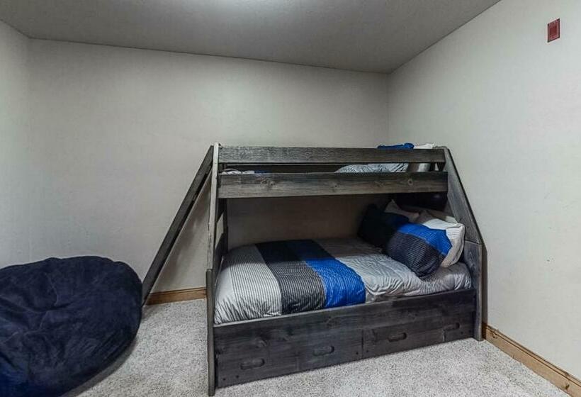 Апартаменты 3 Спальни, Mountain Retreat On 1st