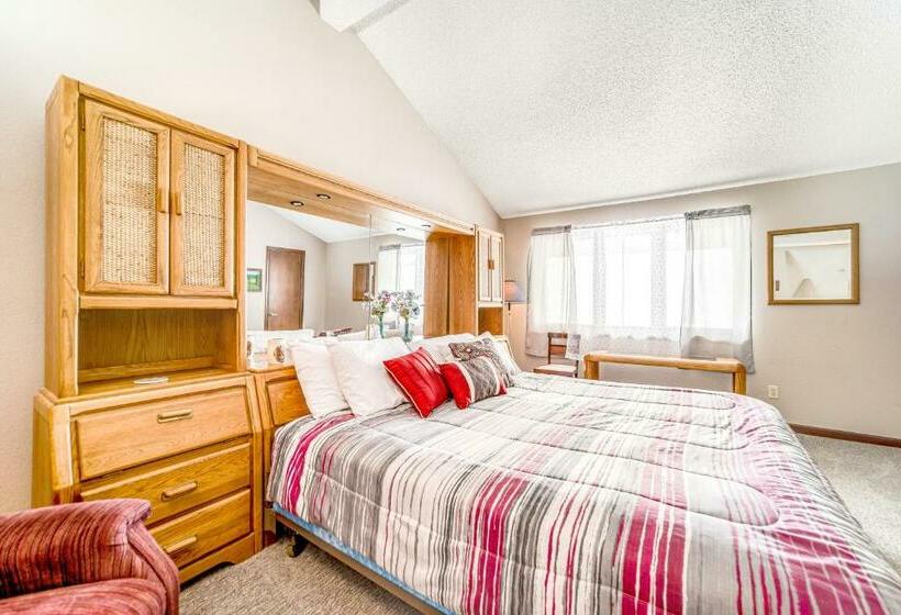 침실 2개 아파트, Granby Condo With Views