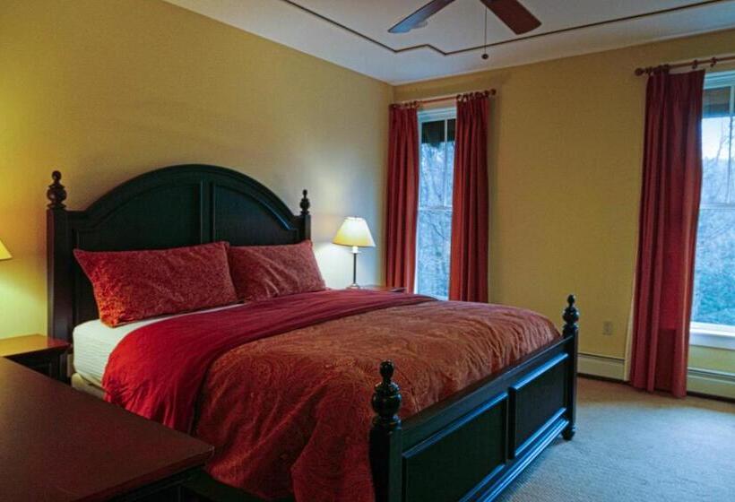 Дом 3 Спальни, Castle Hill Condo