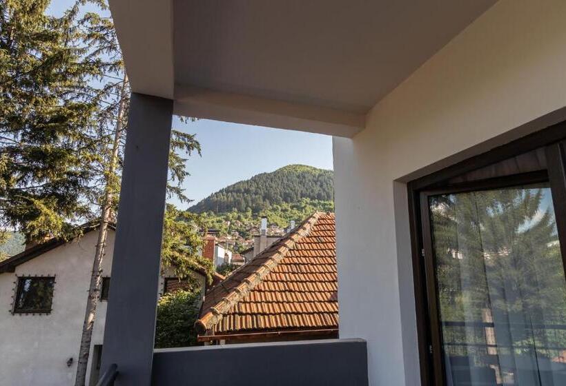 اتاق استاندارد چهارنفره با بالکن, Verdi Rooms