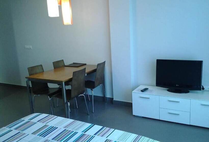 スタンダードスタジオ, Aparthotel El Faro