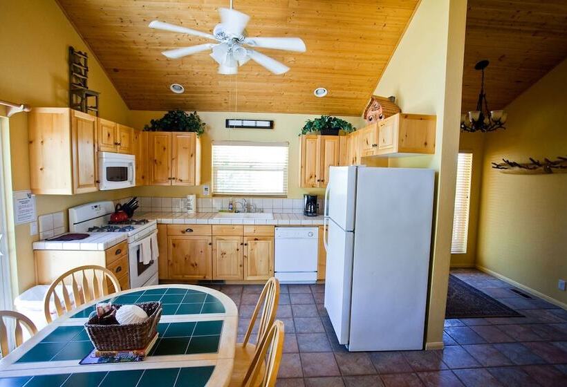 Хижина, Convict Lake Resort