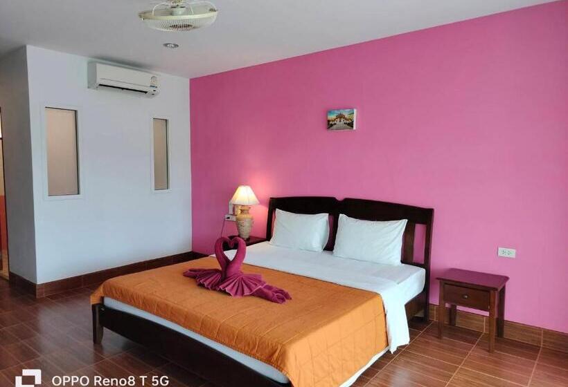 Номер Deluxe, D.r. Lanta Bay Resort