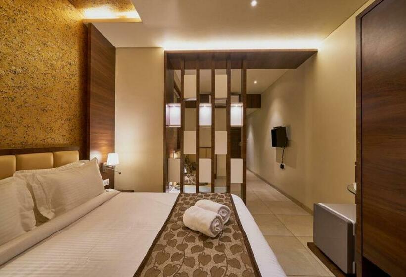 Номер Deluxe, Shlok  Pure Veg , Kolhapur