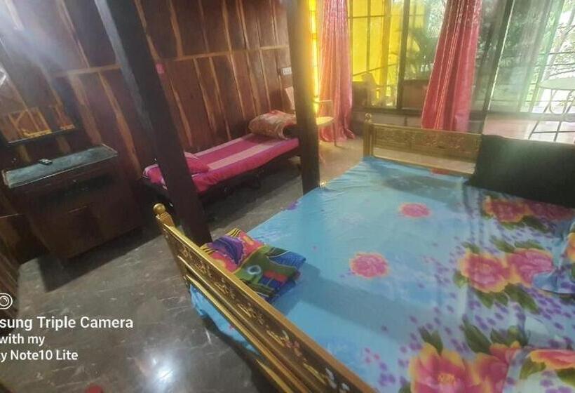 行政三人间, Amruta Homestays