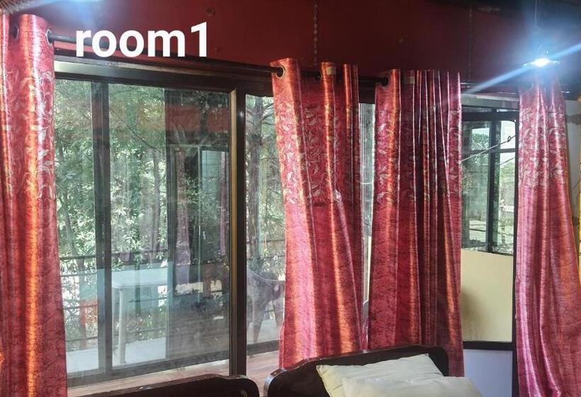 行政三人间, Amruta Homestays