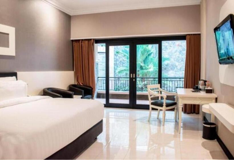 Президентский Люкс, Luminor Hotel Jember By Wh