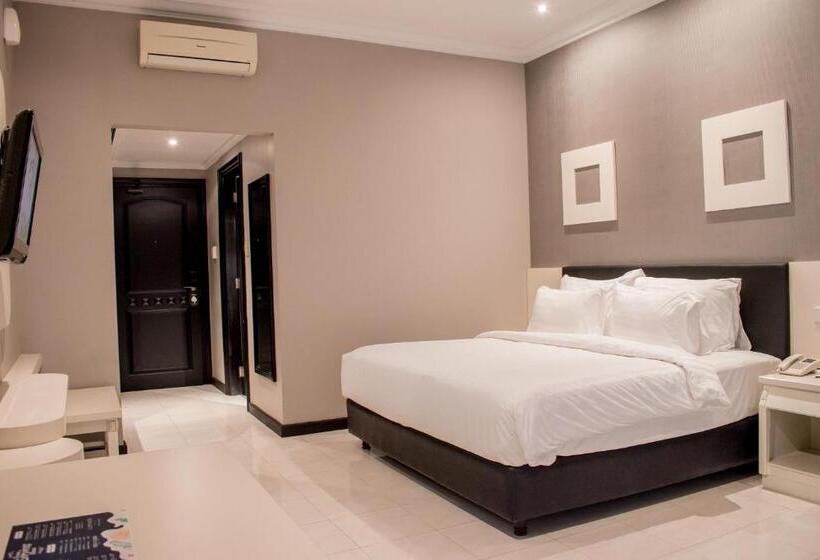 Президентский Люкс, Luminor Hotel Jember By Wh