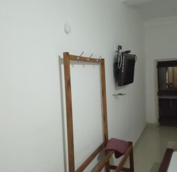 Номер Deluxe, Visaka Hotel   Kataragama