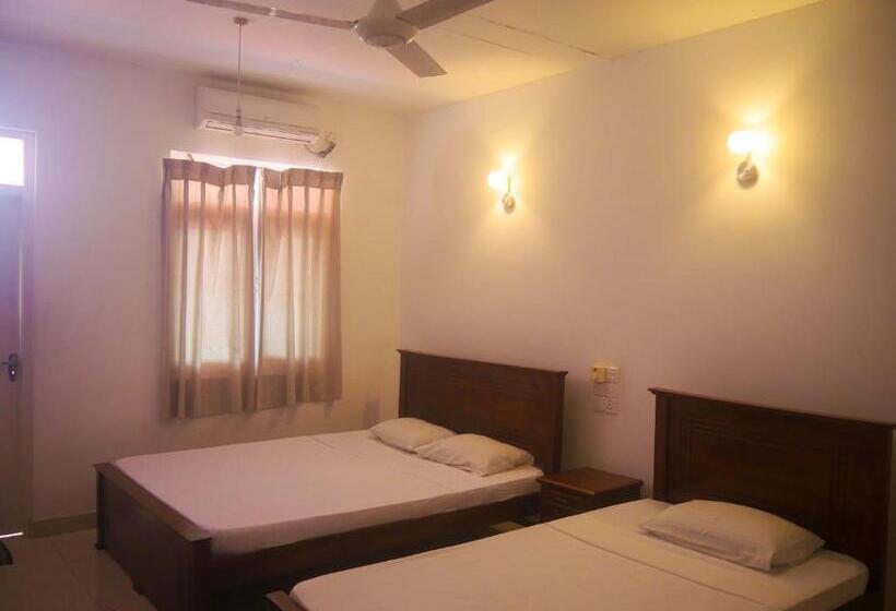 Номер Стандарт, Visaka Hotel   Kataragama