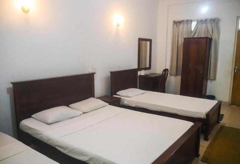 Семейный Номер, Visaka Hotel   Kataragama