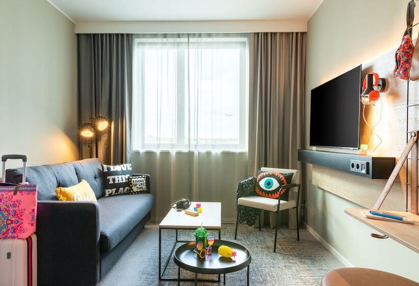 Семейный Номер, Moxy Berlin Airport