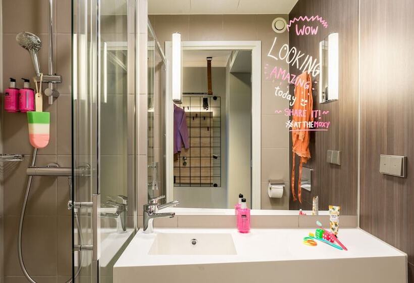 Номер Стандарт, Moxy Berlin Airport