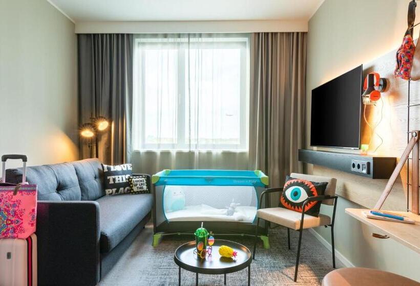 Семейный Номер, Moxy Berlin Airport