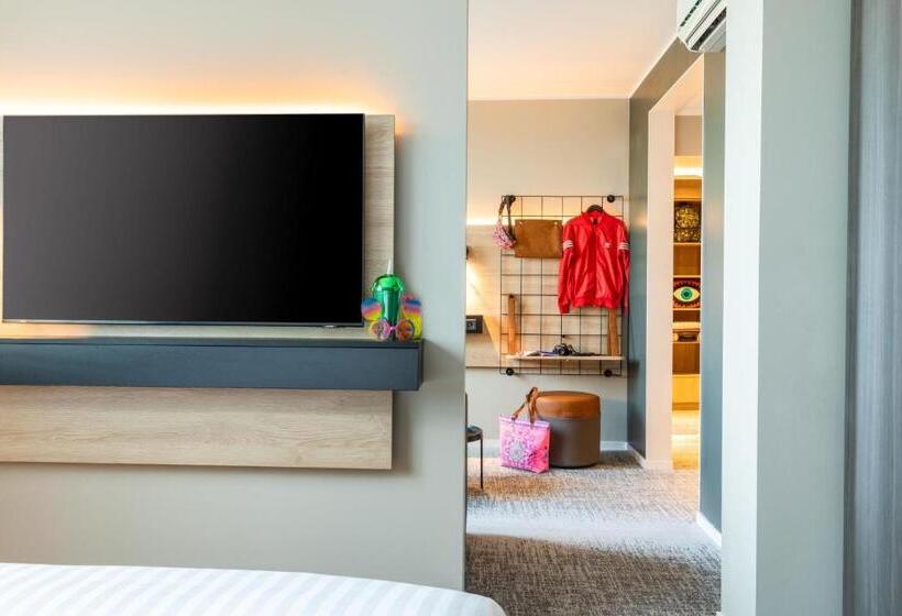 Семейный Номер, Moxy Berlin Airport